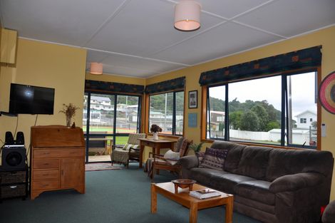 Photo of property in 15 Seaview Road, Waihi Beach, 3611