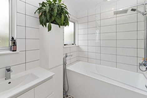 Photo of property in 12 Kashmir Road, Glen Eden, Auckland, 0602