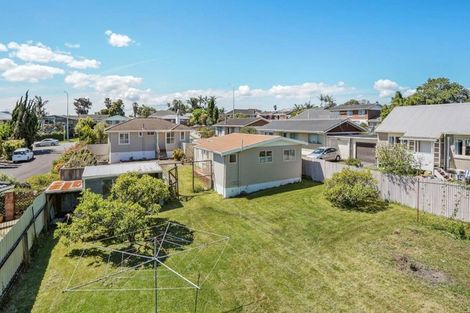 Photo of property in 235 Edmonton Road, Te Atatu South, Auckland, 0610