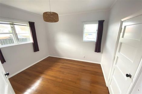 Photo of property in 8 Smith Crescent, Onehunga, Auckland, 1061