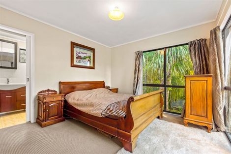 Photo of property in 560 Scenic Drive, Waiatarua, Auckland, 0612