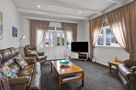 Photo of property in 56 Vogel Street, Hawera, 4610