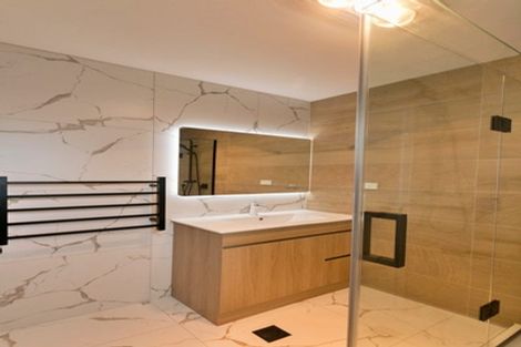 Photo of property in 17e Martin Place, Kelston, Auckland, 0602