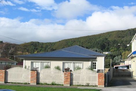 Photo of property in 330 Waiwhetu Road, Fairfield, Lower Hutt, 5011