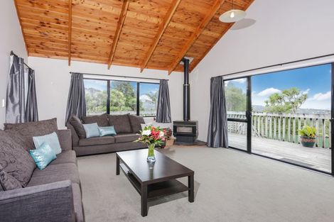 Photo of property in 2 Laingfield Terrace, Laingholm, Auckland, 0604