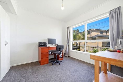 Photo of property in 2/270 East Coast Road, Forrest Hill, Auckland, 0620