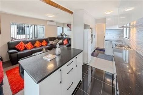 Photo of property in 2/24 Norrie Smith Avenue, Flat Bush, Auckland, 2023