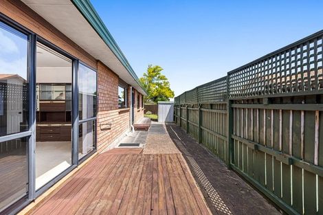 Photo of property in 19 Sturges Road, Henderson, Auckland, 0612