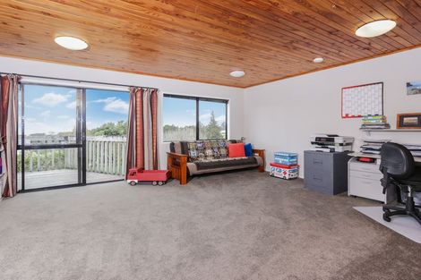 Photo of property in 2 Laingfield Terrace, Laingholm, Auckland, 0604