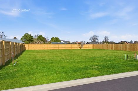 Photo of property in 69 Crofton Road, Harewood, Christchurch, 8051