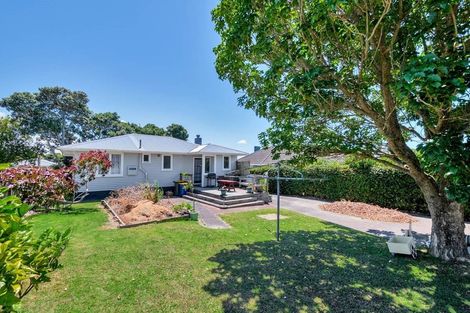 Photo of property in 42 Barrys Road, Glendene, Auckland, 0602