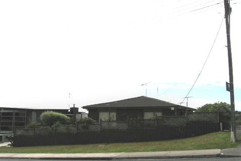 Photo of property in 1/1005 Beach Road, Torbay, Auckland, 0630