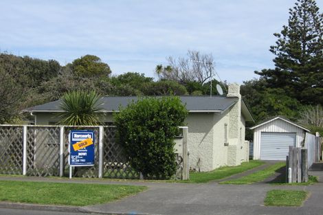 Photo of property in 167 Cornfoot Street, Castlecliff, Whanganui, 4501