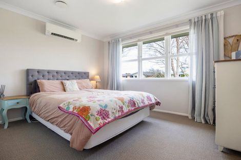 Photo of property in 4 Dover Road, St Andrews, Hamilton, 3200