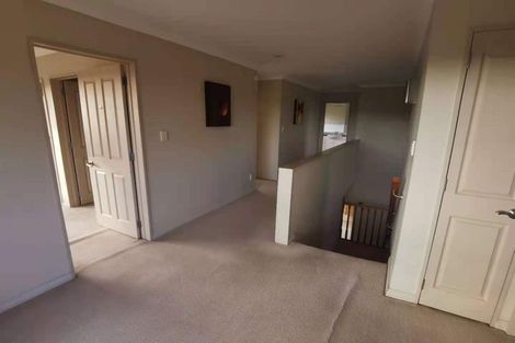 Photo of property in 40 Mandeville Place, Unsworth Heights, Auckland, 0632