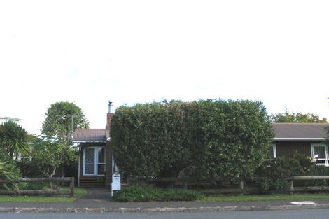 Photo of property in 6 Gloria Avenue, Te Atatu Peninsula, Auckland, 0610