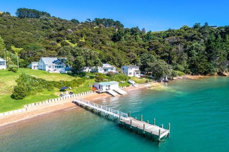 Photo of property in 46 Arran Bay, Waiheke Island, 1971