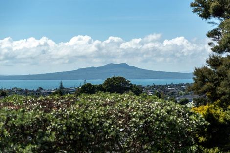 Photo of property in 13 Windsor Place, Windsor Park, Auckland, 0630