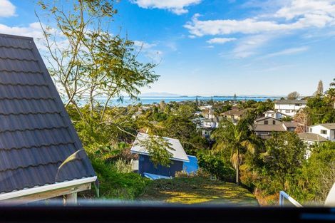 Photo of property in 2/2 Elizabeth Place, Mairangi Bay, Auckland, 0630