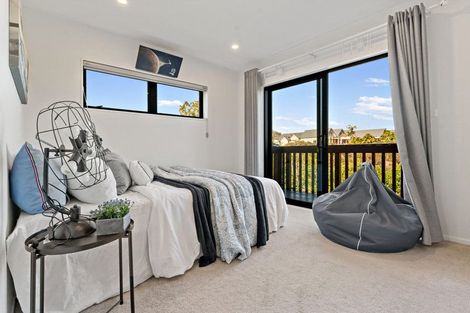 Photo of property in 12 Channing Crescent, Botany Downs, Auckland, 2010