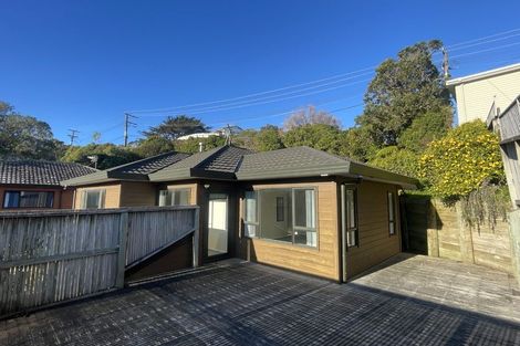 Photo of property in 17 Glanmire Road, Newlands, Wellington, 6037