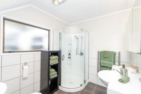 Photo of property in 11 Johnswood Grove, Clouston Park, Upper Hutt, 5018