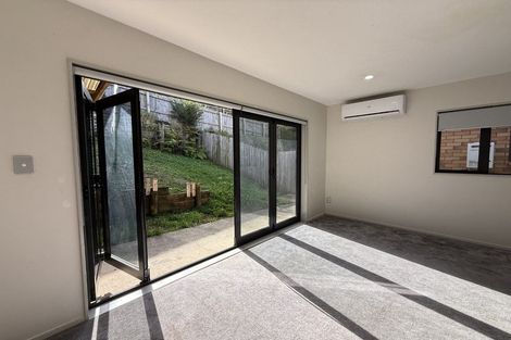 Photo of property in 21 Bangla Place, Massey, Auckland, 0614