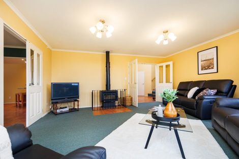 Photo of property in 25 Schnell Drive, Kelvin Grove, Palmerston North, 4414