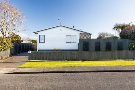 Photo of property in 5 Spackman Crescent, Paraparaumu, 5032