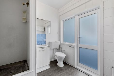 Photo of property in 2/22 Peach Road, Glenfield, Auckland, 0629