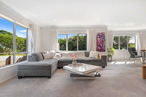 Photo of property in 15 Cabeleigh Drive, Helensville, 0800