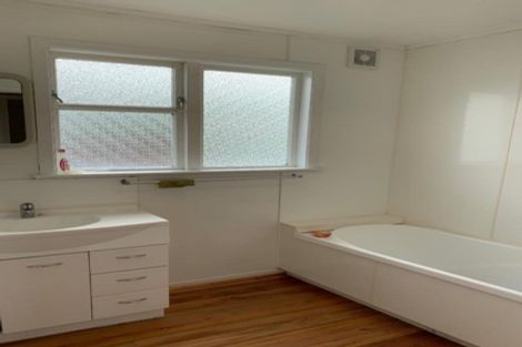 Photo of property in 2 Cluny Road, Plimmerton, Porirua, 5026