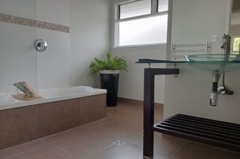 Photo of property in 57 Lawrence Crescent, Hillpark, Auckland, 2102