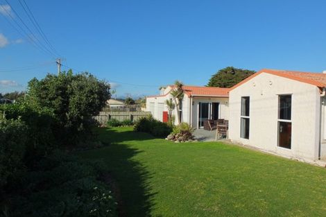 Photo of property in 31 Marine Parade South, Foxton Beach, Foxton, 4815