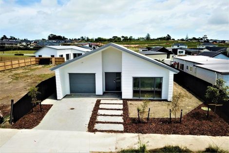 Photo of property in 22 Tarras Road, Kumeu, 0810