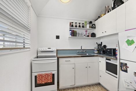 Photo of property in 142 Akaroa Drive, Maupuia, Wellington, 6022