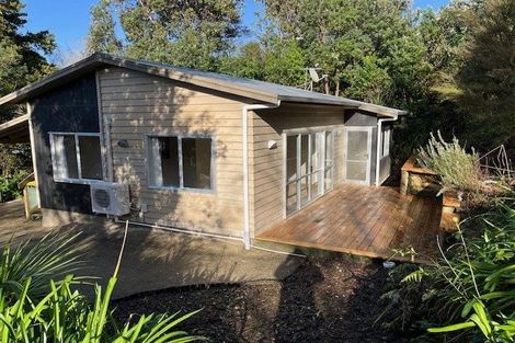 Photo of property in 11 Whangaparaoa Road, Red Beach, 0932