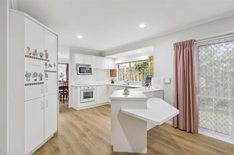 Photo of property in 47 Palmcrest Grove, Highland Park, Auckland, 2010