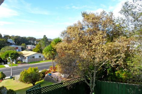Photo of property in 2/60 Ayton Drive, Totara Vale, Auckland, 0629