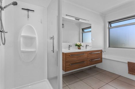 Photo of property in 15 Dawn Parade, Coastlands, Whakatane, 3120