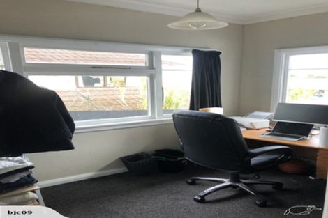 Photo of property in 9 Davies Lane, New Plymouth, 4310