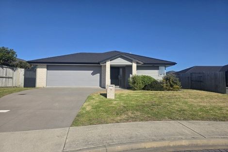 Photo of property in 28 Komata Crescent, Papamoa Beach, Papamoa, 3118