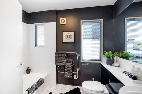 Photo of property in 32 Kilmarnock Street, Riccarton, Christchurch, 8011