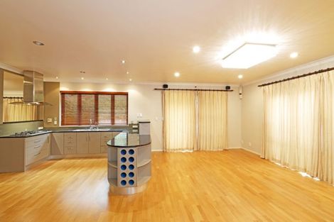 Photo of property in 5 Quedley Court, Eastern Beach, Auckland, 2012