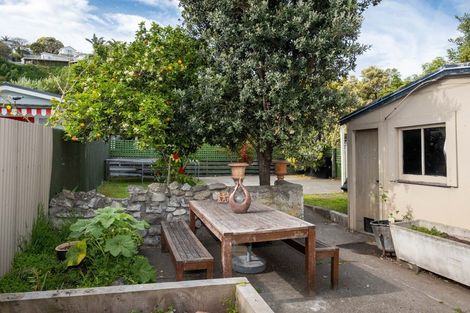 Photo of property in 6 Breakwater Road, Bluff Hill, Napier, 4110