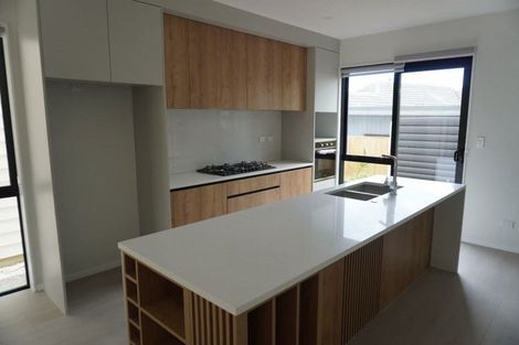 Photo of property in 4 Chatsworth Crescent, Pakuranga Heights, Auckland, 2010