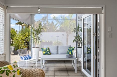 Photo of property in 7 Marellen Drive, Red Beach, 0932