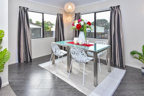 Photo of property in 7 Bill Phillip Place, Clendon Park, Auckland, 2103