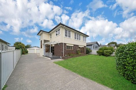 Photo of property in 14 Miro Road, Mangere Bridge, Auckland, 2022
