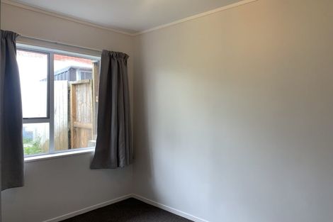 Photo of property in 3/11 Alston Avenue, Kelston, Auckland, 0602